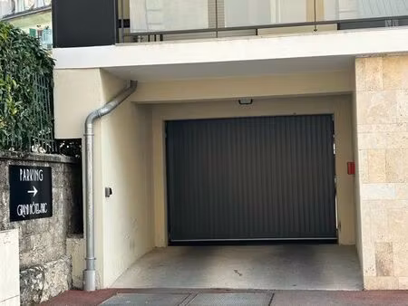 garage/box fermé au centre ville d’aix les bains