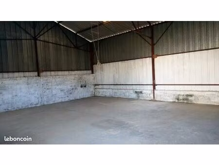 loue local / garde meuble