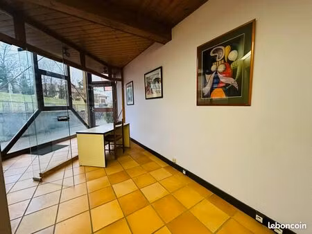 local professionnel lumineux - 4 pièces et parking