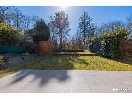 a vendre à brette-les-pins : maison spacieuse avec 4 chambres  décoration moderne et accès