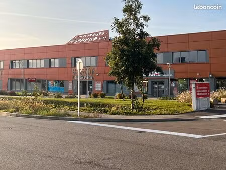 local activités médicales  paramédicales et tertiaires de santé