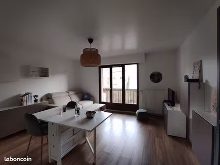 ? t2 lumineux avec balcon  parking et cave – faubourg maché