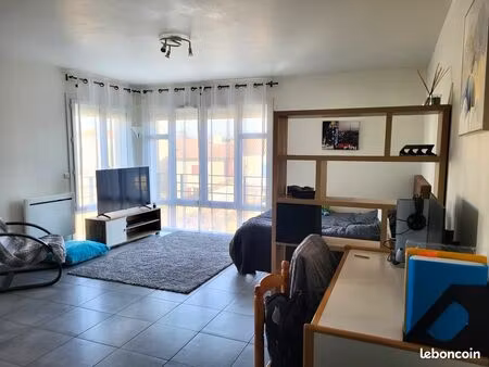 niort très beau studio meublé 33m2 avec parking