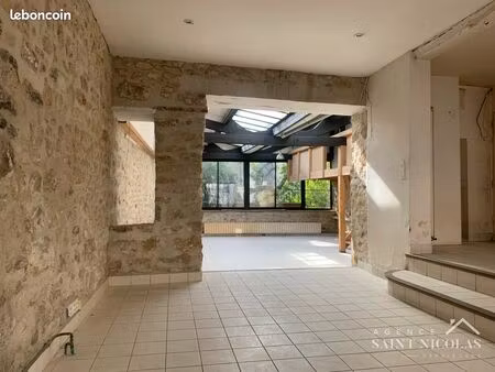 loft/atelier/surface 3 pièces 96 m²