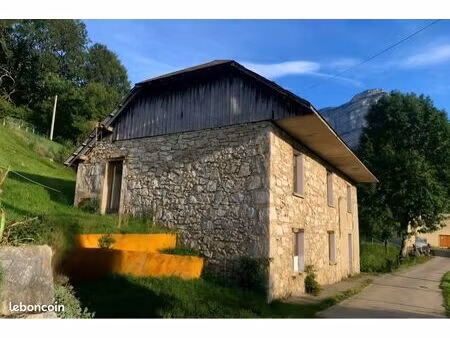 belle maison en pierre - 183 m² – 5 ch – 1010 m² terrain – fort potentiel rénovation – cha