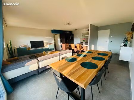 t3 de 80m² avec terrasse  cave et garage