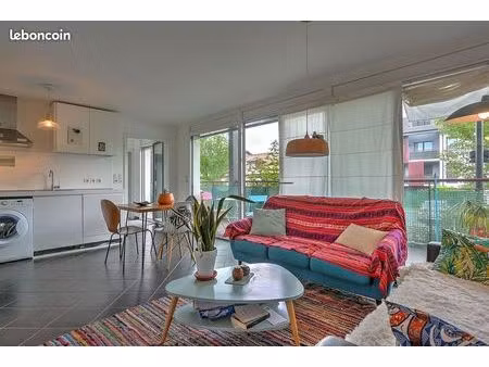 appartement 2 pièces  terrasse  garage et parking