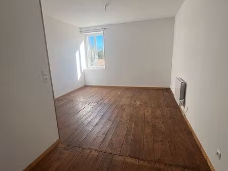 appartement à louer – brioux-sur-boutonne  centre-ville