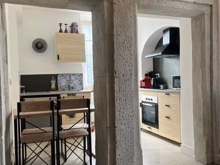 beau t2 dans château