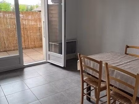 t2 traversant avec terrasse