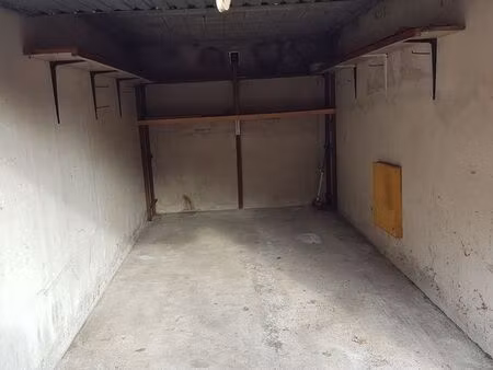 garage fermé box dans un parking sécurisé au sein d'un copropriété privé annecy 74960