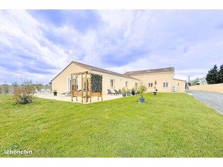 maison/ villa 2008 de 240m2 + 120m2 espace piscine intérieure