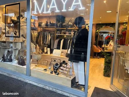 boutique prêt-à-porter et accessoires féminin