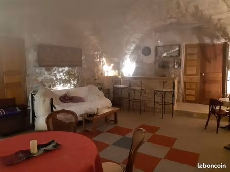 vend rez de chaussée de maison de village