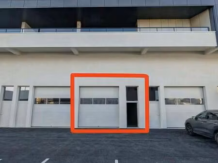 box pro 99 m2 à louer sur poisy novus parc