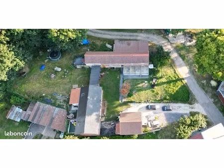 corp de ferme habitation avec pension canine + boutique