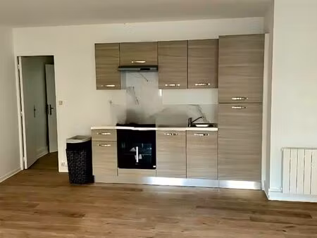 appartement f2 au centre de montville