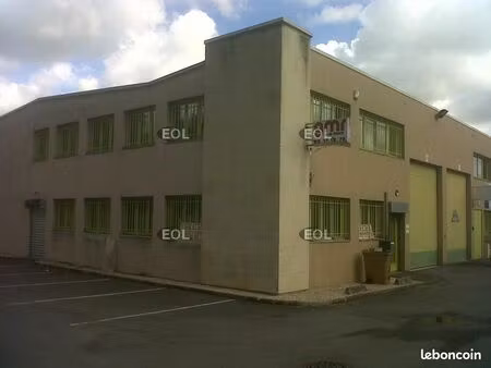 local bureaux 925 m²
