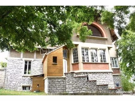 maison 8 pièces 225 m²