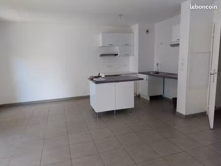 particulier vend appartement récent