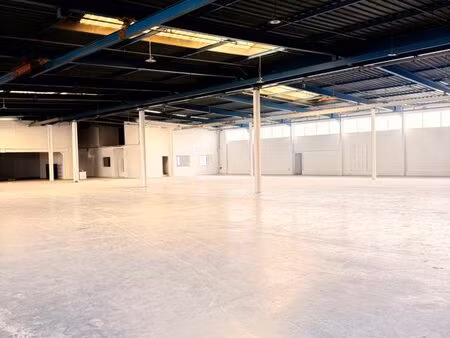 entrepôt indépendant 2 340 m² + bureaux – accès pl – terrain 4 975 m² – meaux (77)- réf ce