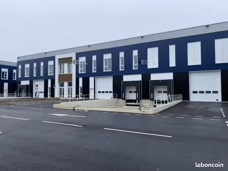 local d'activité 815 m²