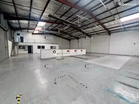 local d'activité 1 794 m²