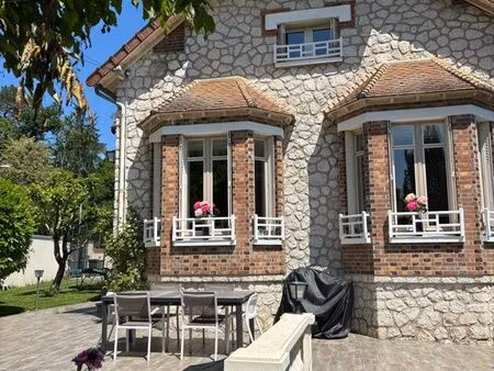 meulière 180 m2 avec piscine