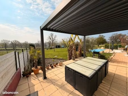 jolie maison dans hameau