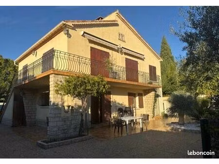 maison individuelle avec beaucoup de charme