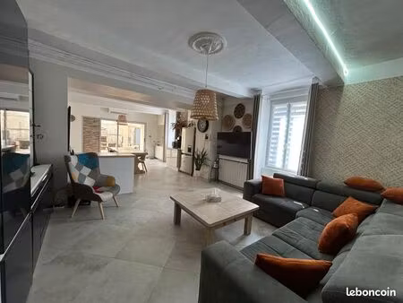 maison de ville  piscine & extérieurs