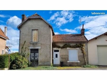 dans un village du haut-limousin  où vous trouverez les services essentiels au fonctionnem