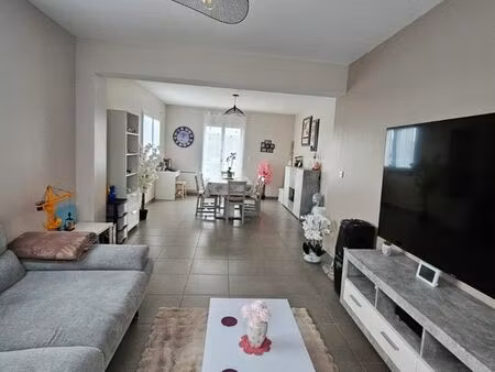 a louer t3 avec 2 chambres terrasse et garage