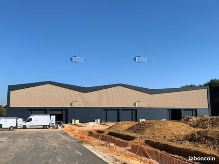 local d'activité 2 222 m²