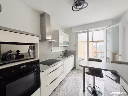 maison 5 pièces garage  sous-sol  véranda  cave  cuisine  équipée