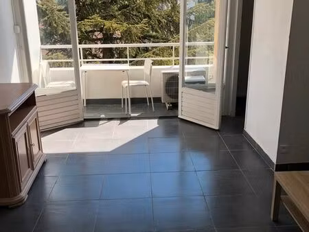 grand studio à louer