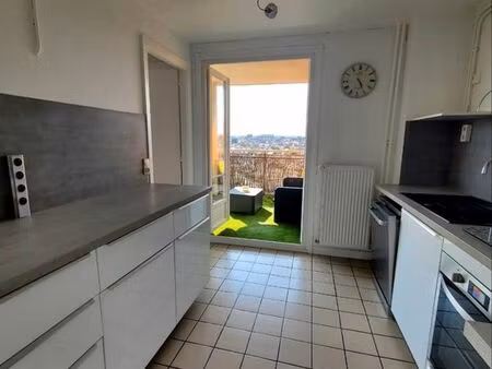 f4 proche ecole/commerce