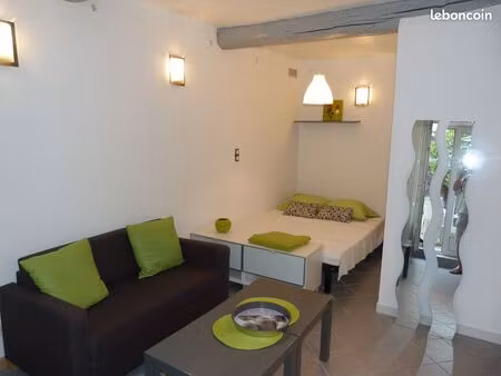 studio avec cour intra muros pour étudiant(e)