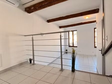 studio entièrement rénové à louer