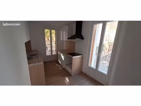 appartement t2 – 3 pièces - 1er étage - entièrement rénové - vue place aux herbes orange