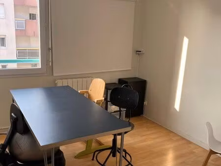 bureau dans cabinet paramédical