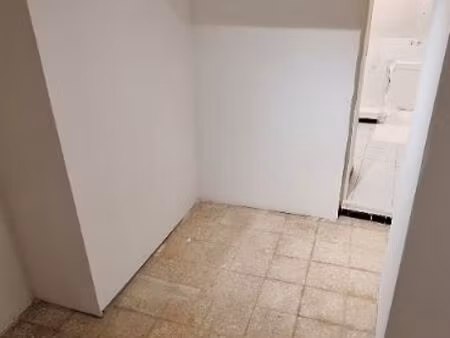 à louer – box de stockage 10 m² – centre-ville d’orange (place aux herbes)