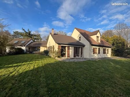 maison 9 pièces 223 m²