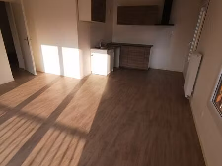 beau 2 pieces balcon a louer