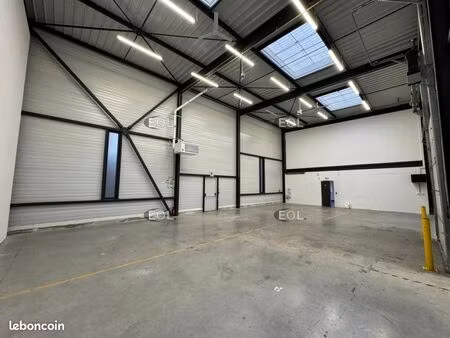 local bureaux 300 m²