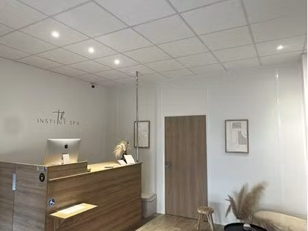 a louer - poste pour prothésiste ongulaire