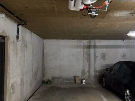 place parking à louer