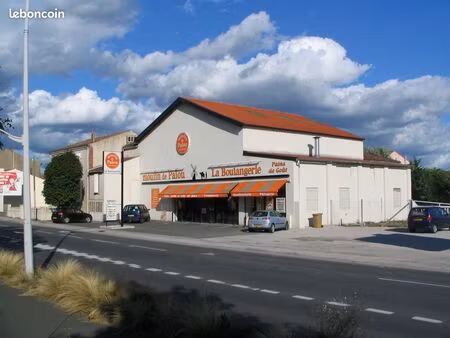 location local commercial