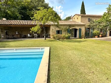 mas rénové  avec cachet  5 chambres sur 3500 m² de terrain avec piscine