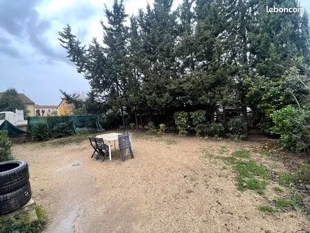 rdc villa + jardin ( a l'étage 2 appartements)